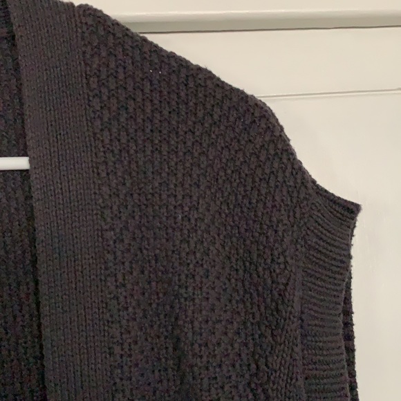Gap knit long sleeveless cardigan 🍁 - Picture 3 of 8